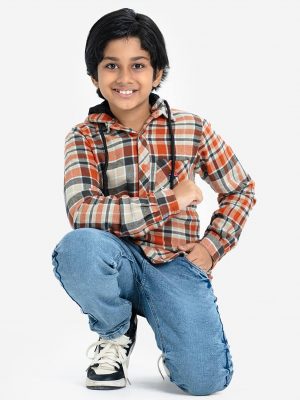 Kids Boy Long Sleeve Hoodie Shirt in flannel fabric. Classic collar with hoodie. Button fastening and a pocket.