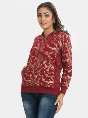 Women's printed hoodie sweat shirt in french terry fabric.. Adjustable drawstring at hood. Full sleeves with kangaroo pockets and zipper opening at the front..