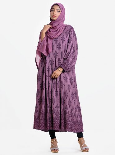 Women's gown style abaya in crepe fabric. Round neck, bishop sleeves. Box pleated waistline.