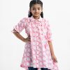 Kid girls A-line tunic in georgette fabric. Classic collar, puff-sleeved. Smokey and button fastening at the front.