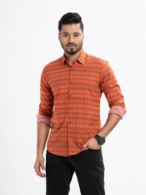 Men's long-sleeve casual shirt in print cotton fabric. Classic collar, button fastening at the front and adjustable cuff.