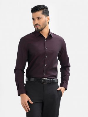 Men's slim fit business formal shirt in jacquard fabric.Classic collar and long sleeves with adjustable button cuff.