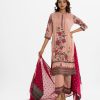 Women's printed straight salwar kameez in joom fabric. Stand collar, three-quarter sleeves and karchupi at the front. Paired with a joom palazzo pant and a half-silk dupatta.