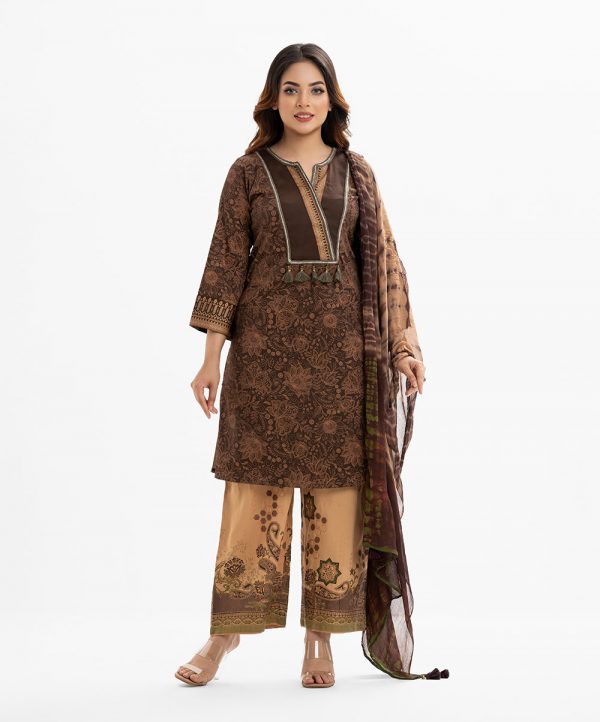 Women's printed straight salwar kameez in joom fabric. Round neck with v cut, bell sleeved. Attached the patch and tassel at the front. Complemented with viscose palazzo and tie-dye chiffon dupatta.