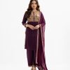 Women's printed straight salwar kameez in joom fabric. Round neck, three-quarter sleeves and karchupi at the front. Paired with a georgette palazzo pant and a chiffon dupatta.