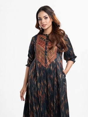 Printed A-line tunic from Nargisus by Le Reve in stretched-faille fabric. Strand collar, long puff-sleeved and karchupi at the front.