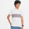 Teen boy's short-sleeved polo in bubble knit fabric. Rib collar with straight hem.