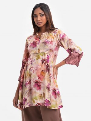 Band collar, patterned midi tunic in cotton-blend fabric. Three-quarter sleeves with scallop cut.