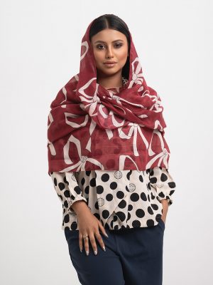 Long rectangle scarf in soft georgette fabric.