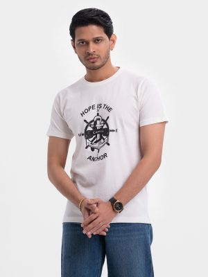 Round neck t-shirt in soft cotton knit fabric. Short-sleeved.