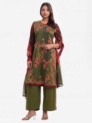 Round neck salwar kameez in joom fabric. Three-quarter sleeves with karchupi at the front. Complemented with a tie-dye chiffon dupatta and palazzo pants.