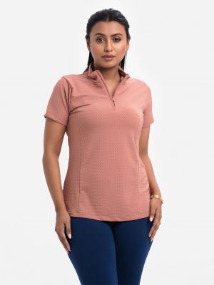 High-neck Polo-style Tunic in busket knit fabric. Patterned with zipper closing.