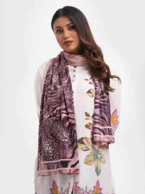 Multi-color long rectangle scarf in stretchable blended fabric.